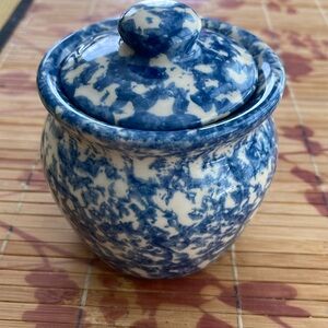 Henn workshop jar with lid.  New